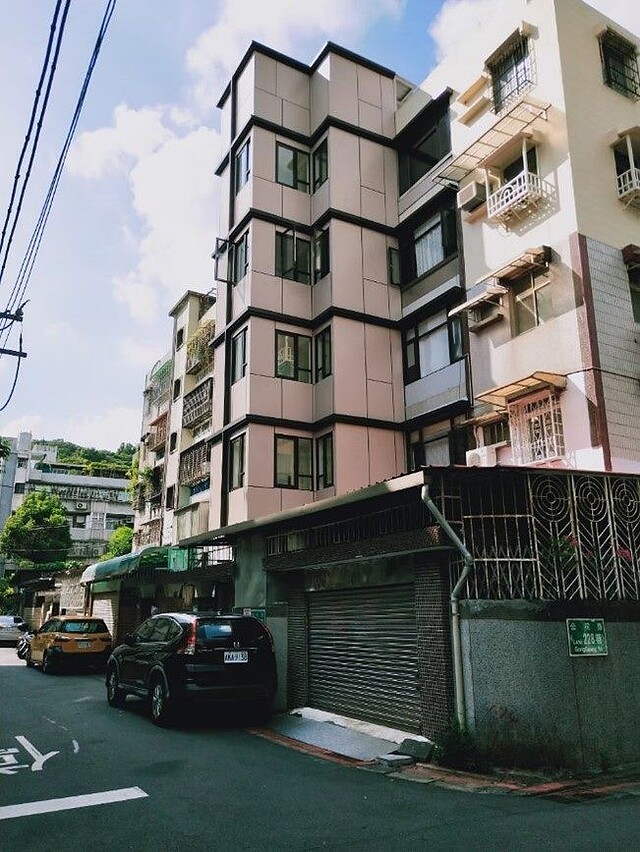 北投區公館路奇岩華廈(增設電梯後)。圖/北市都更處